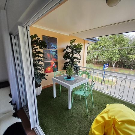 The York Beachfront Holiday Apartments Yorkeys Knob Экстерьер фото