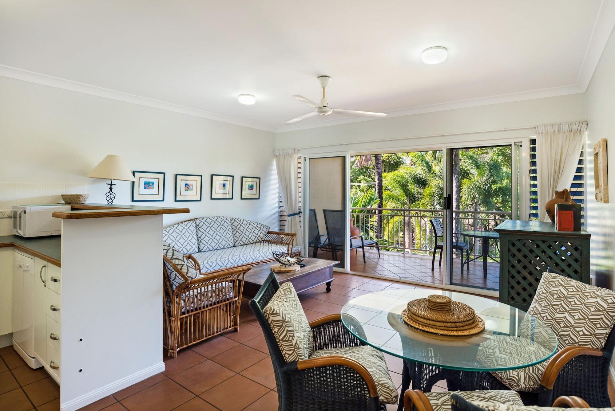 The York Beachfront Holiday Apartments Yorkeys Knob Экстерьер фото
