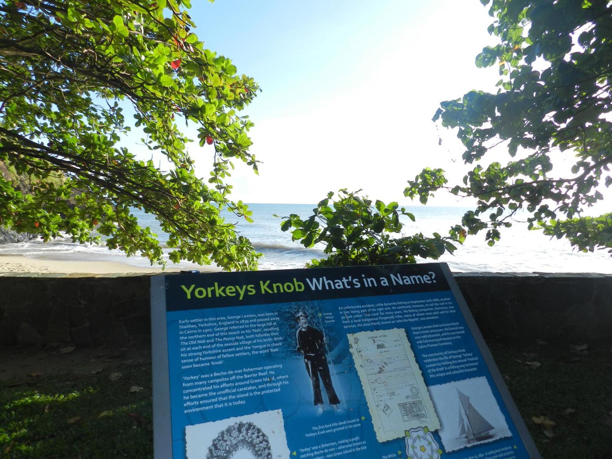 The York Beachfront Holiday Apartments Yorkeys Knob Экстерьер фото