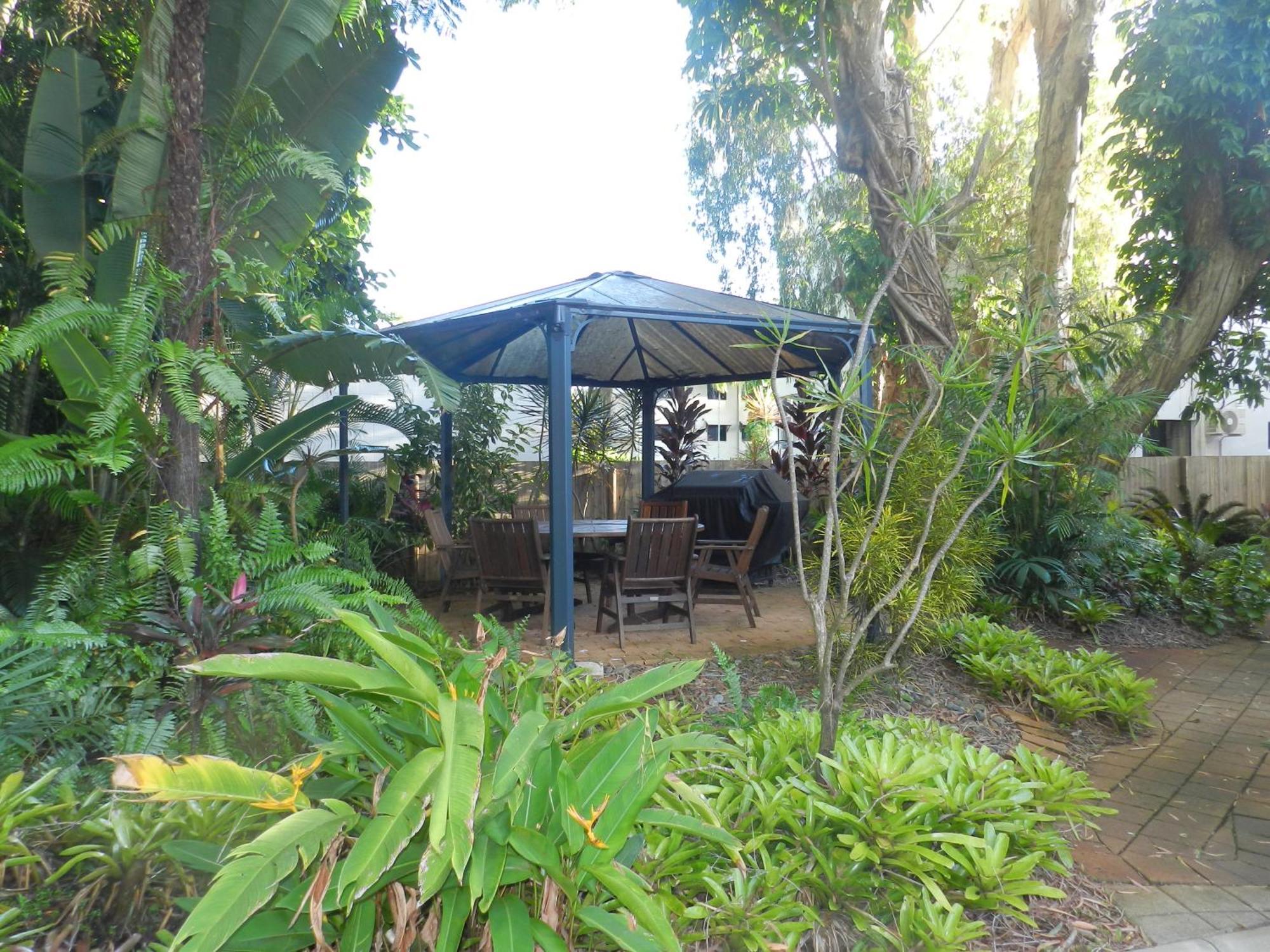 The York Beachfront Holiday Apartments Yorkeys Knob Экстерьер фото