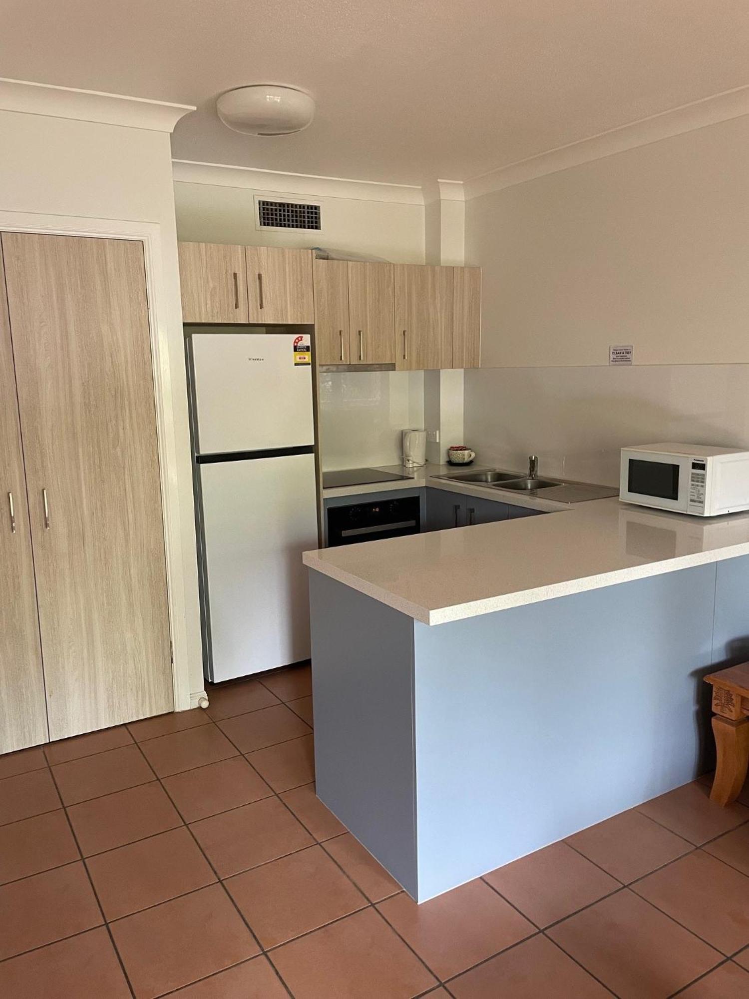 The York Beachfront Holiday Apartments Yorkeys Knob Экстерьер фото