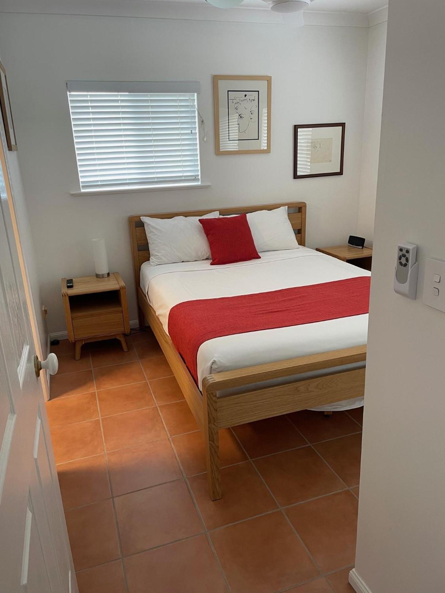 The York Beachfront Holiday Apartments Yorkeys Knob Экстерьер фото