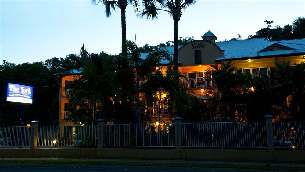 The York Beachfront Holiday Apartments Yorkeys Knob Экстерьер фото