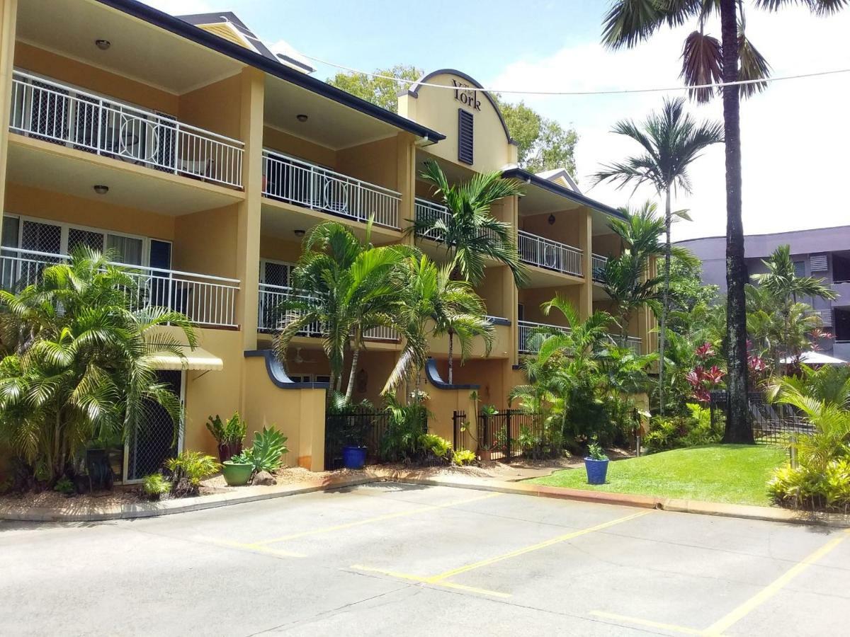 The York Beachfront Holiday Apartments Yorkeys Knob Экстерьер фото